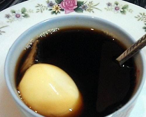 紅糖水煮雞蛋致癌？中老年十月易感謠言盤點